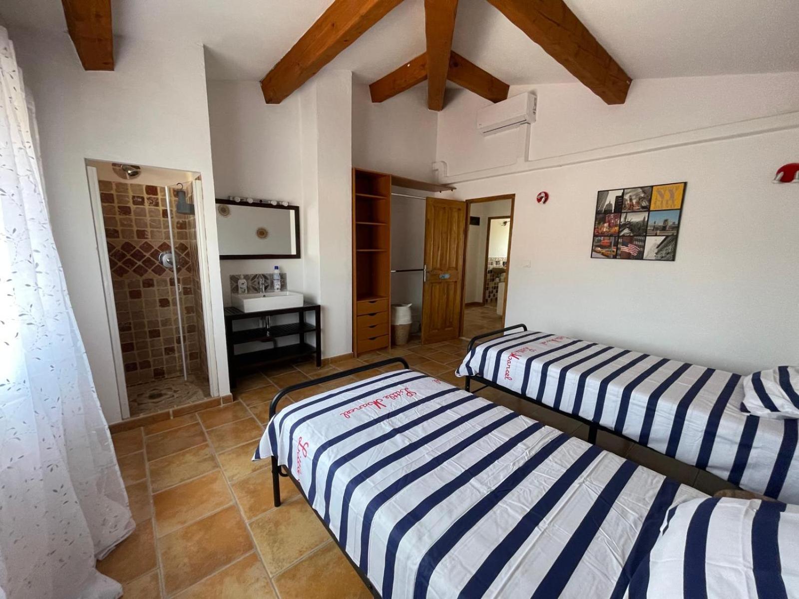 La Casa Bella Aparthotel Gignac-la-Nerthe Exteriör bild