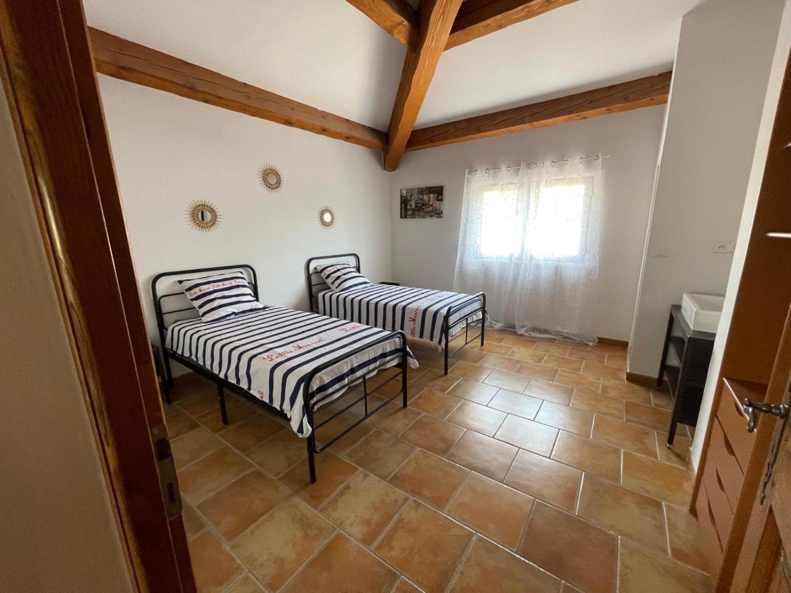 La Casa Bella Aparthotel Gignac-la-Nerthe Exteriör bild