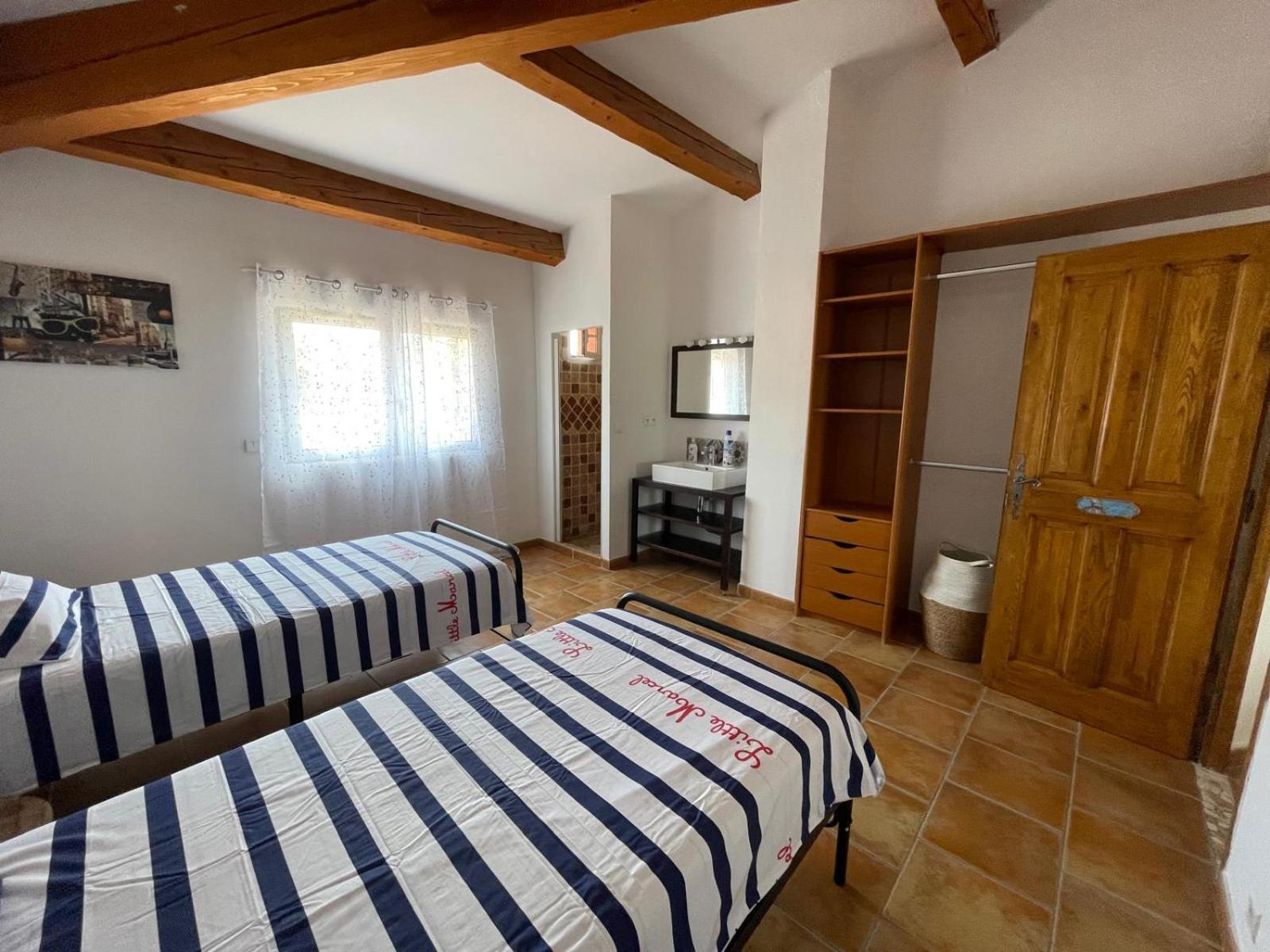La Casa Bella Aparthotel Gignac-la-Nerthe Exteriör bild