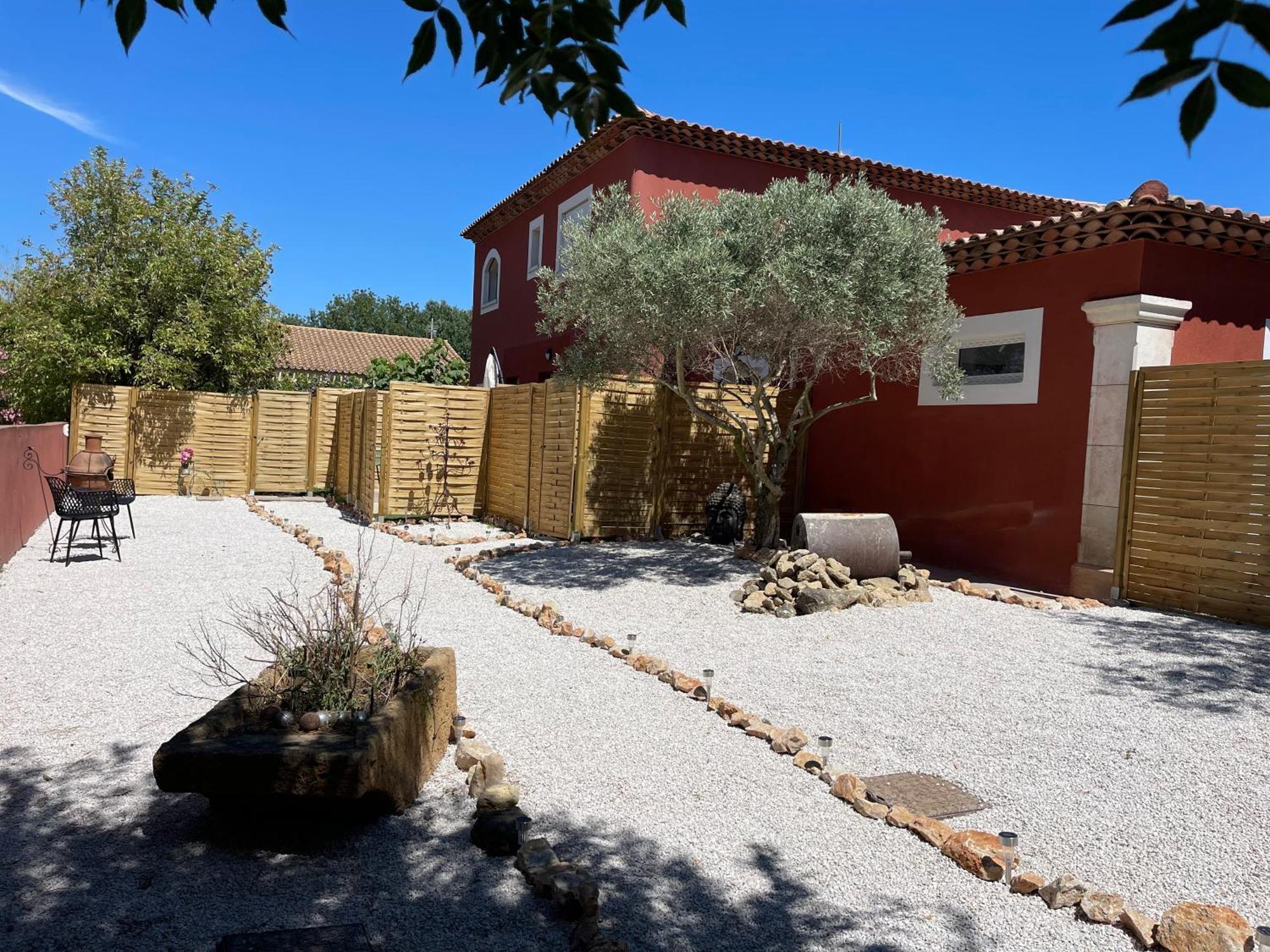La Casa Bella Aparthotel Gignac-la-Nerthe Exteriör bild