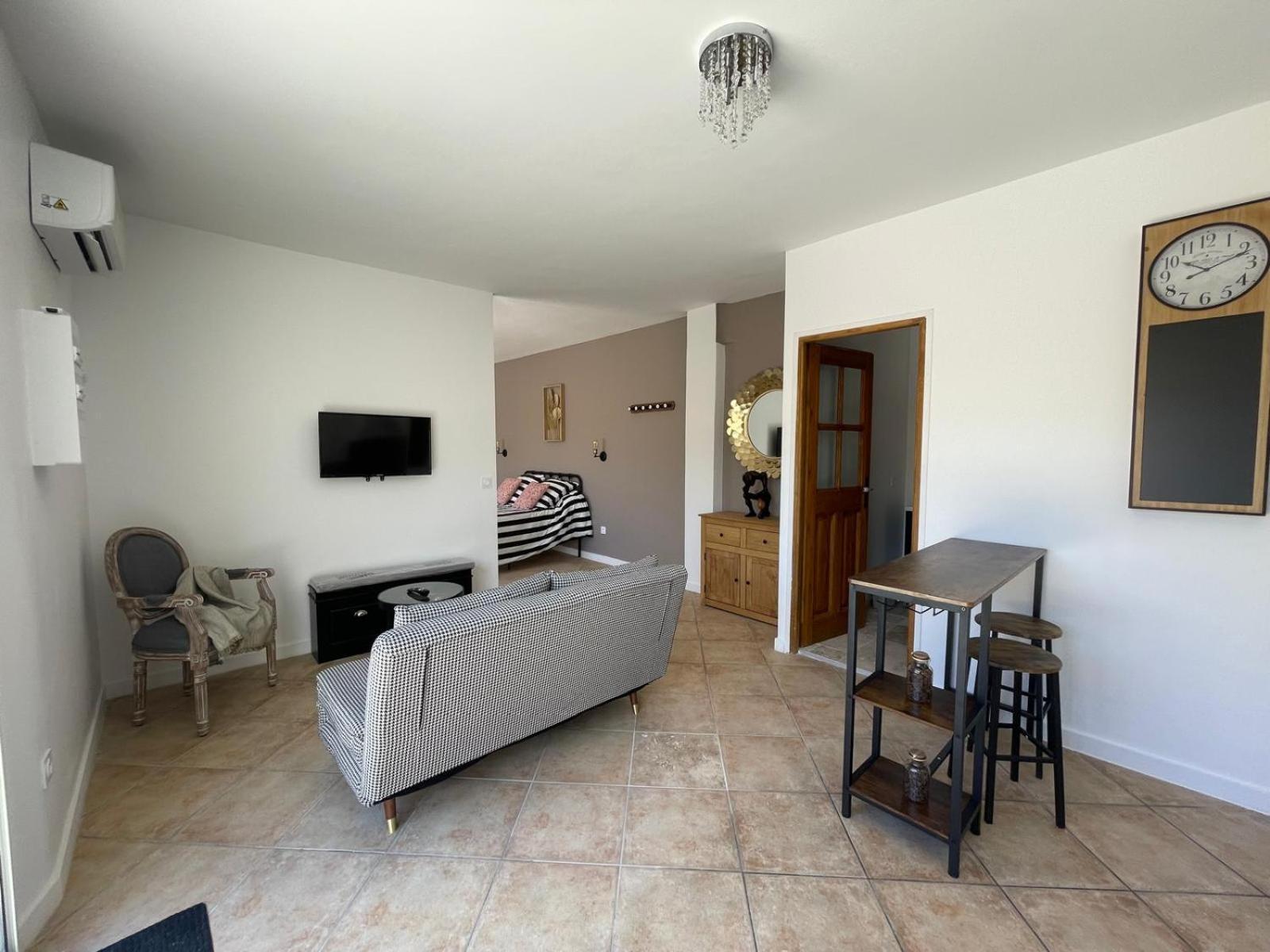 La Casa Bella Aparthotel Gignac-la-Nerthe Exteriör bild