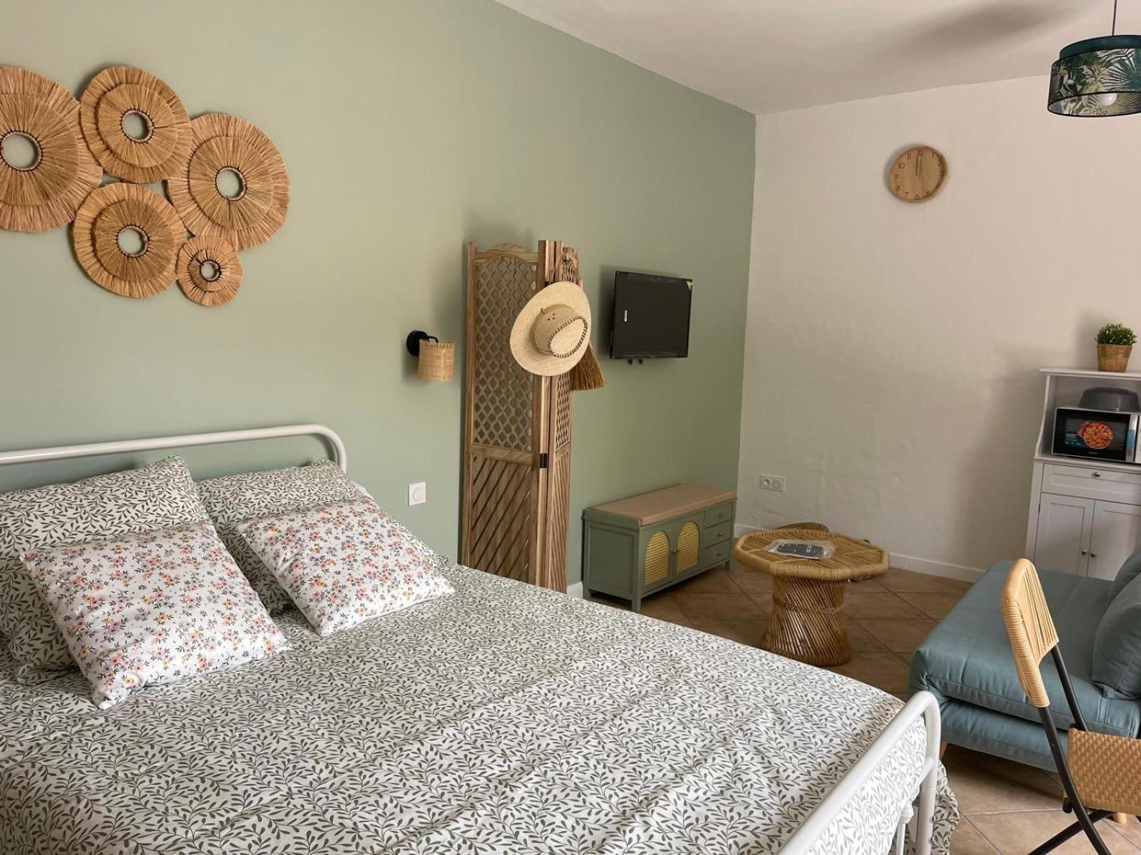 La Casa Bella Aparthotel Gignac-la-Nerthe Exteriör bild