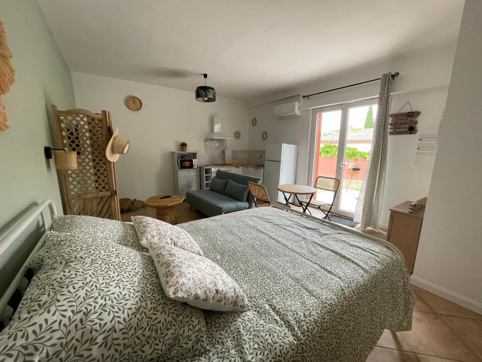 La Casa Bella Aparthotel Gignac-la-Nerthe Exteriör bild