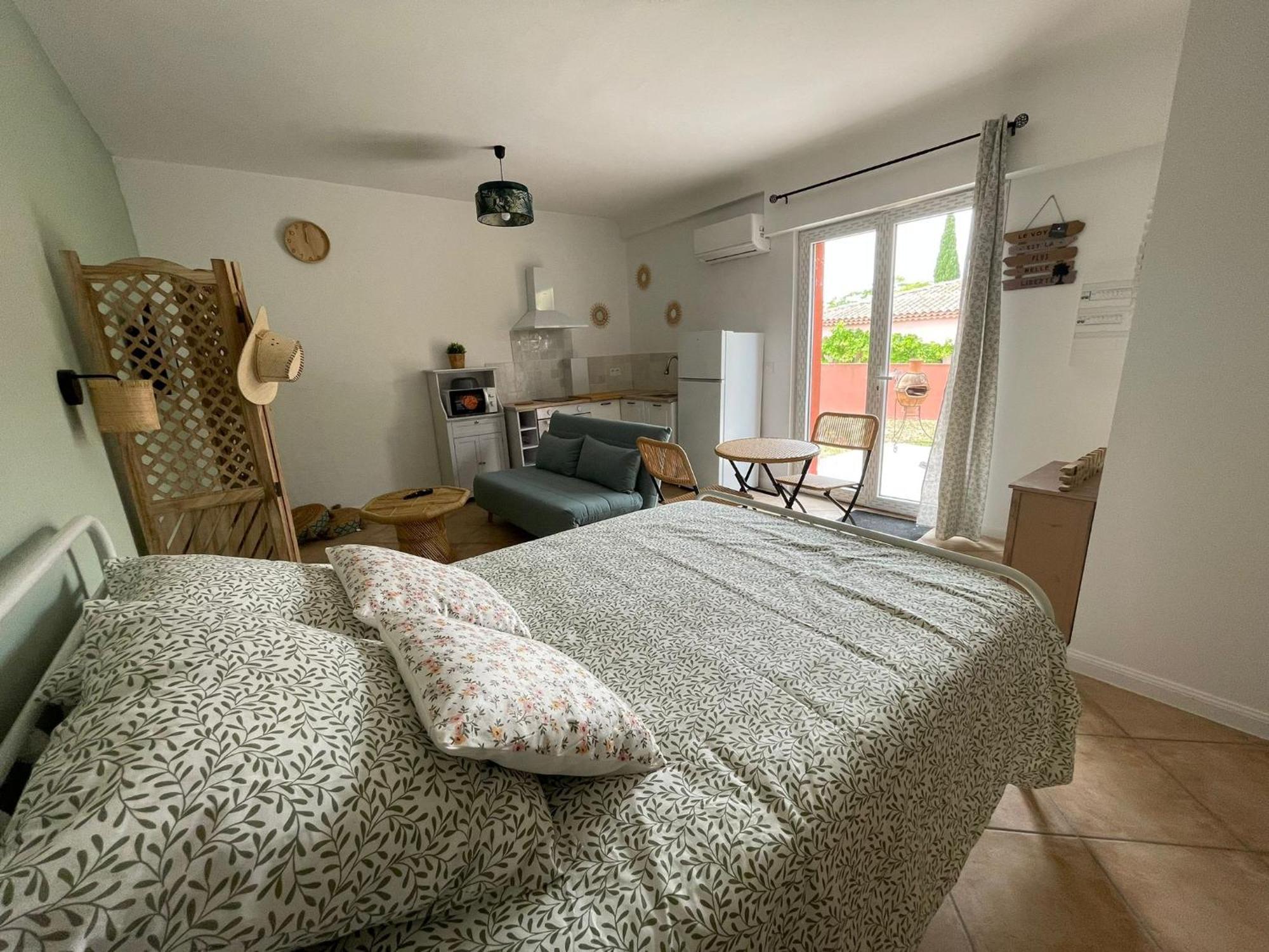 La Casa Bella Aparthotel Gignac-la-Nerthe Exteriör bild