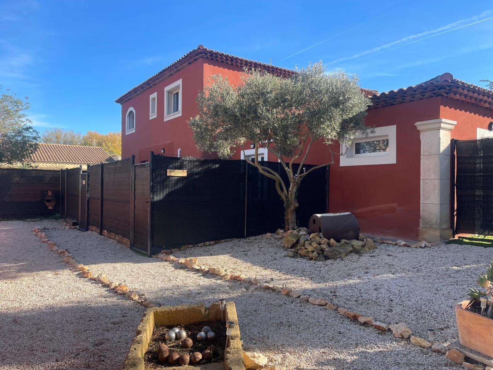 La Casa Bella Aparthotel Gignac-la-Nerthe Exteriör bild