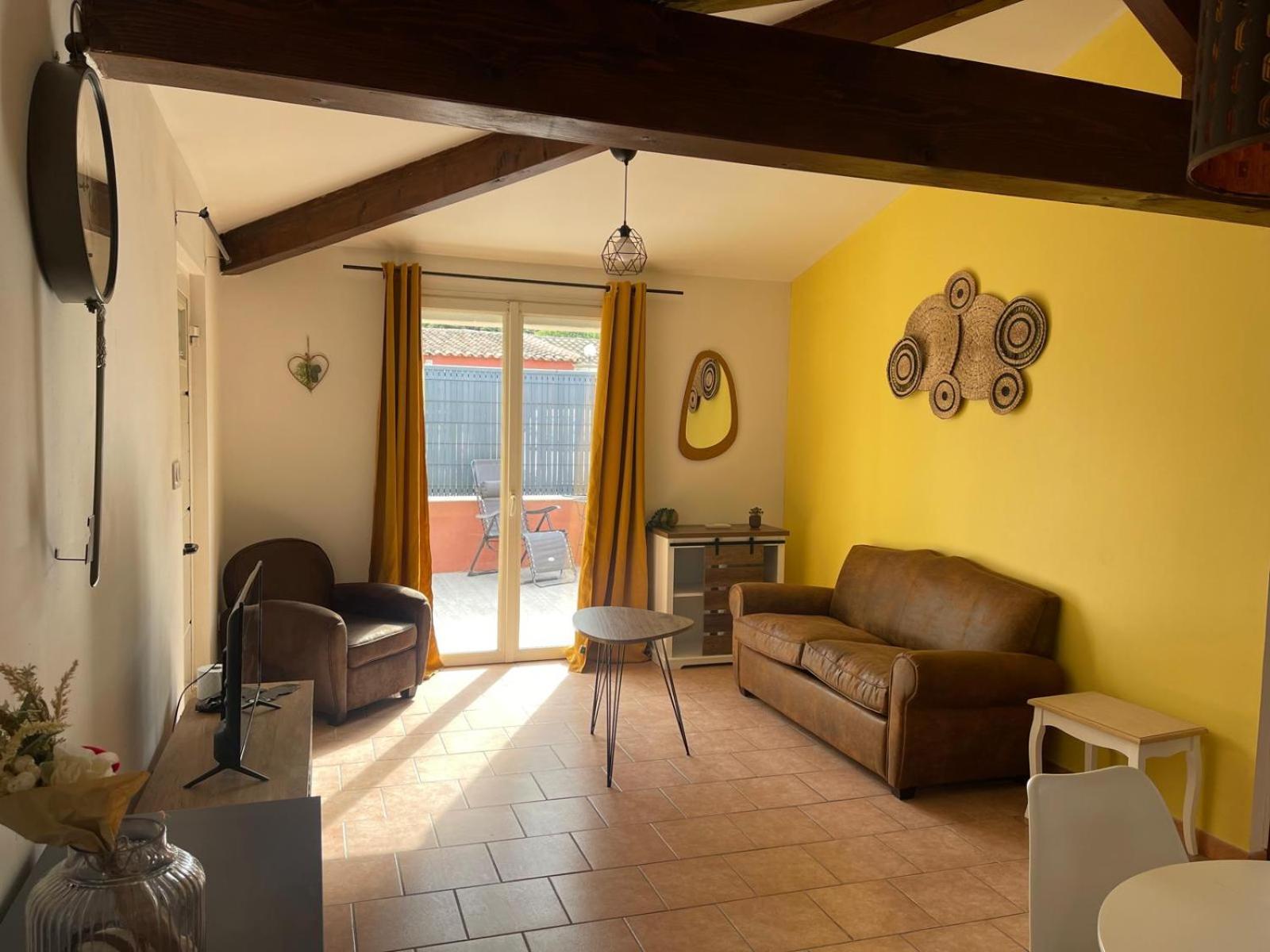 La Casa Bella Aparthotel Gignac-la-Nerthe Exteriör bild